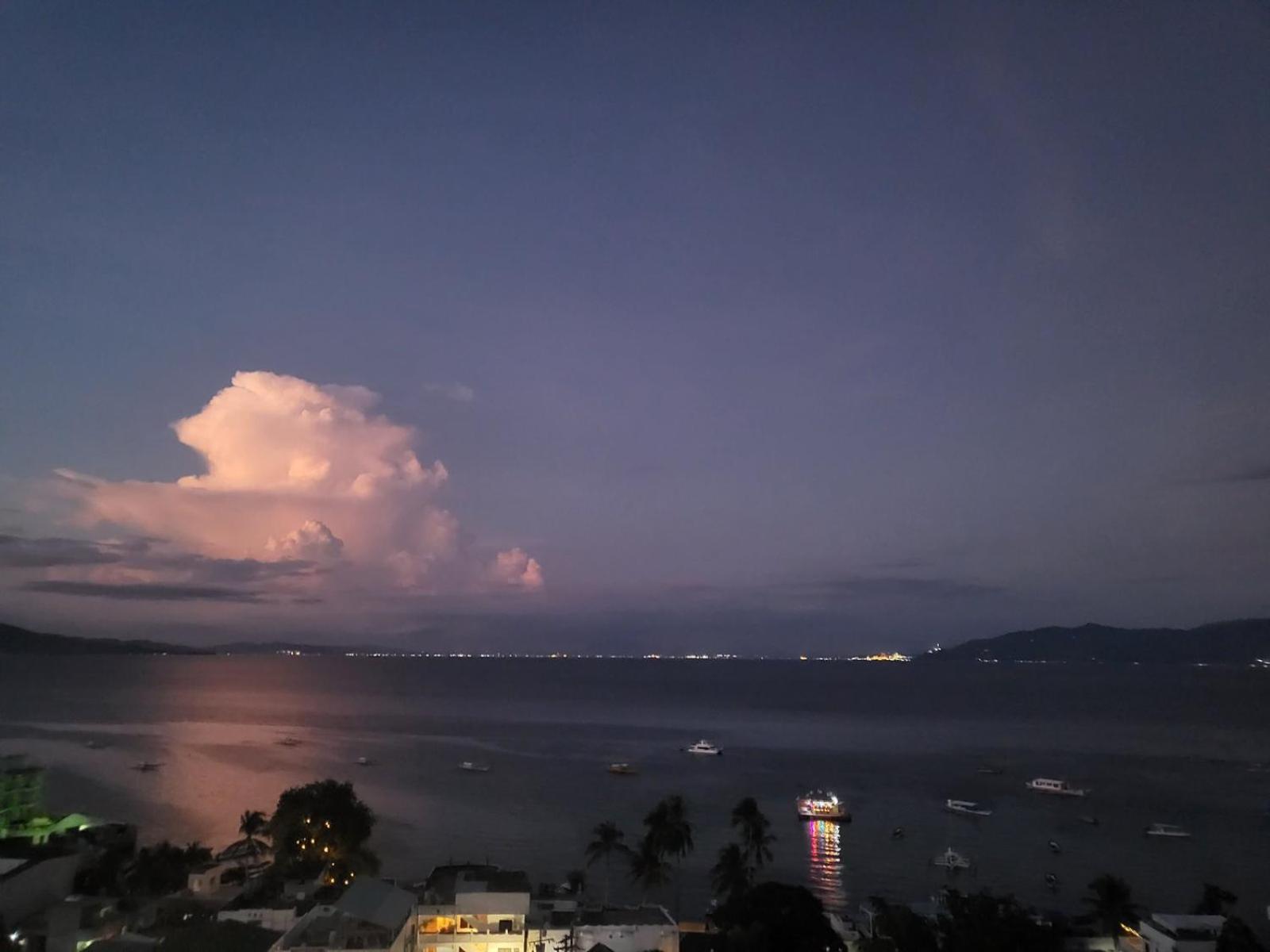 Manarra Sea View Resort Puerto Galera Exteriör bild
