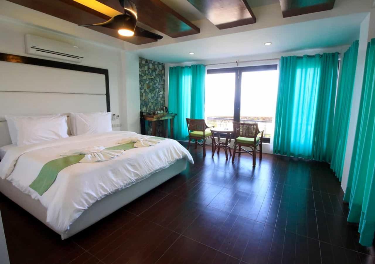 Manarra Sea View Resort Puerto Galera Exteriör bild